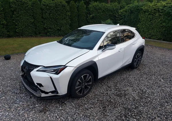 Lexus UX cena 64300 przebieg: 50000, rok produkcji 2020 z Tarnów